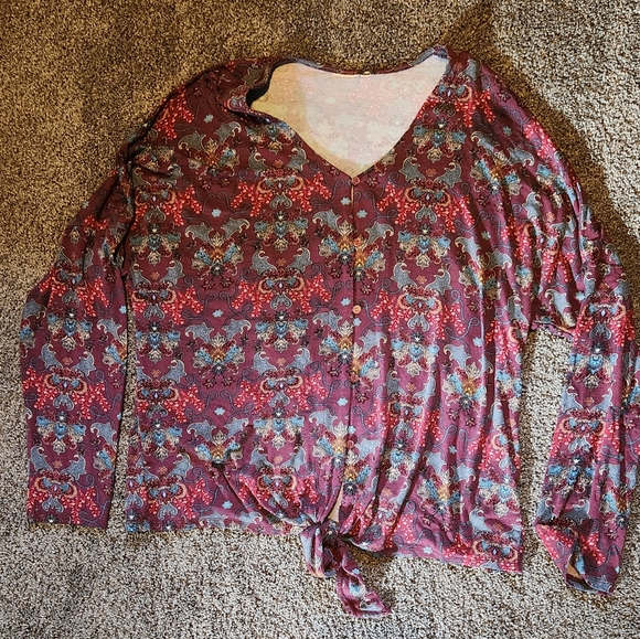 4/$20 Size large button top 4/$25 - Picture 1 of 3